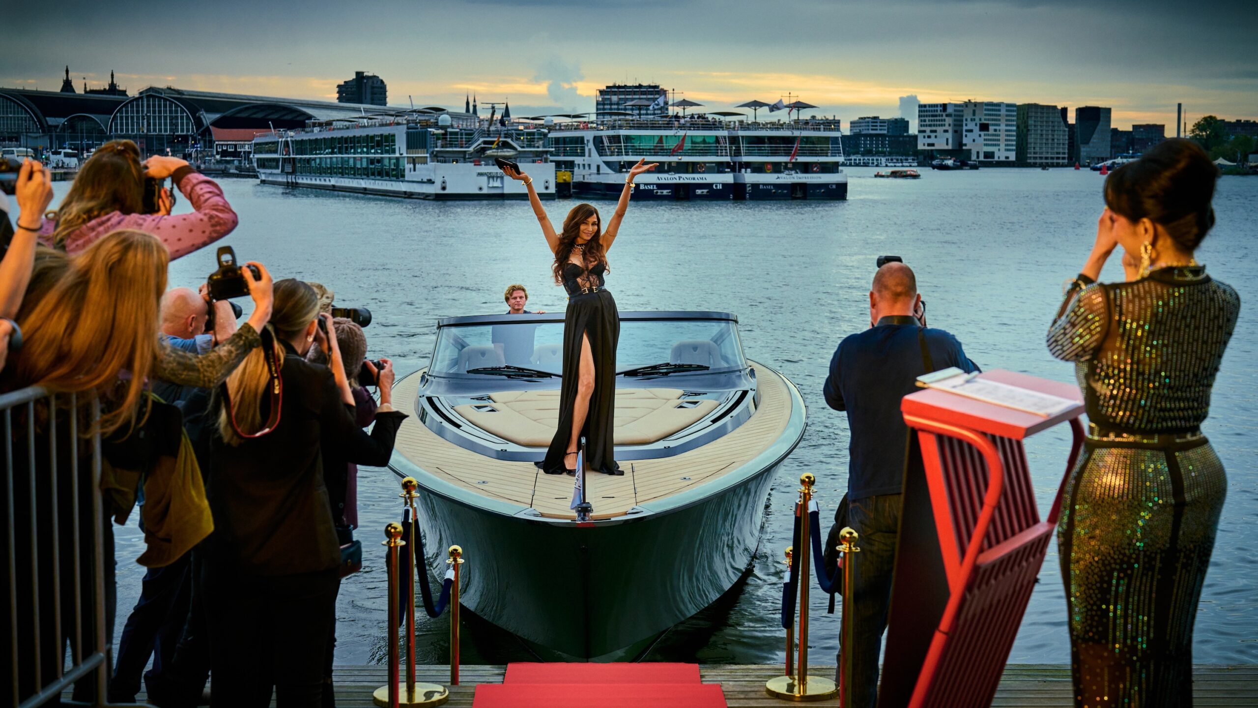 Amsterdam Empire Review